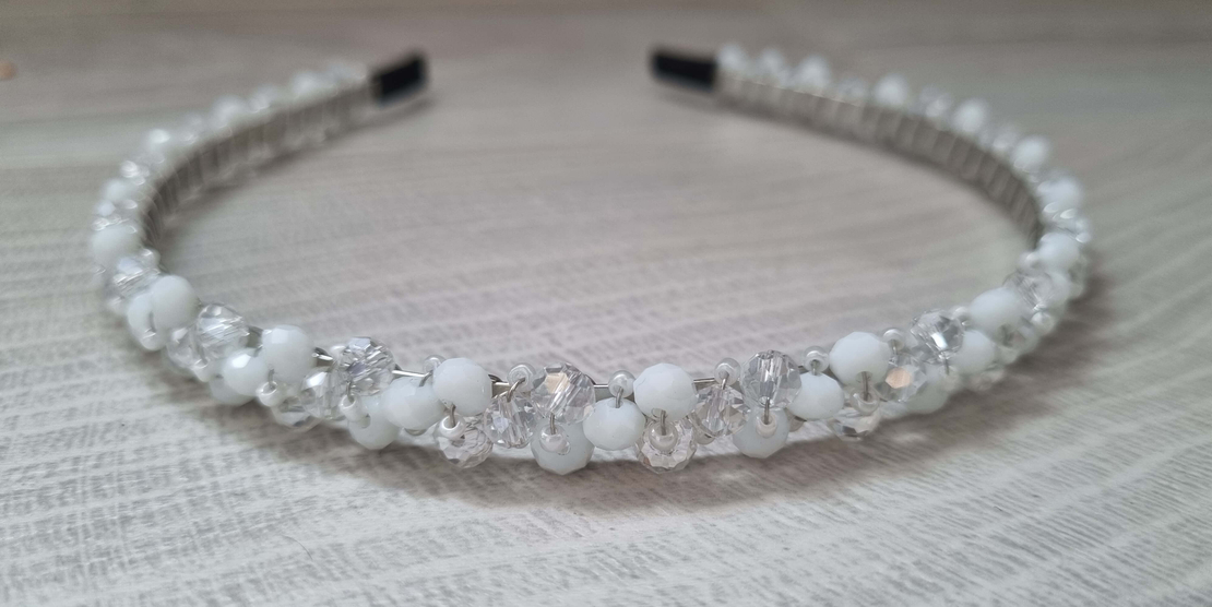 Дамска диадема със стъклени кристали