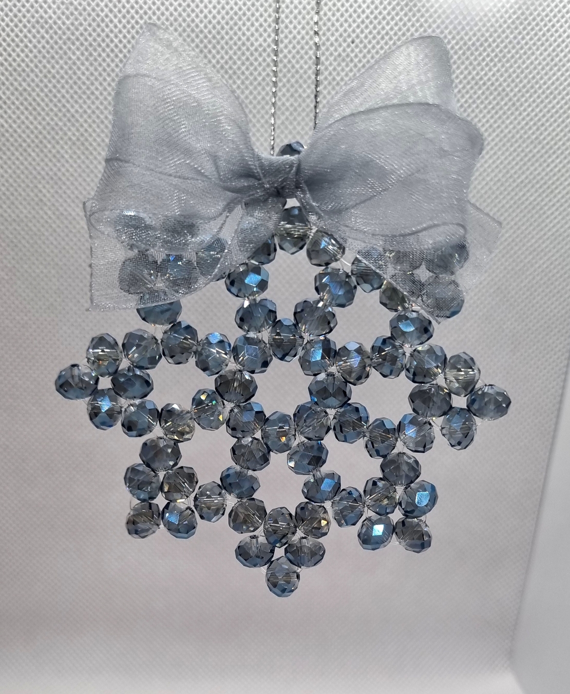 Ръчно изработена снежинка от стъклени кристали