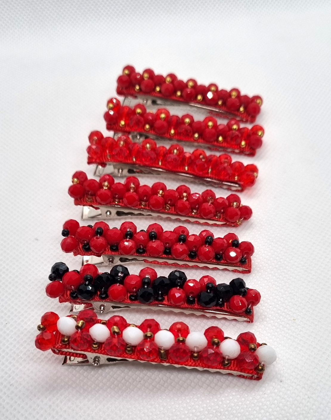 Фиба със стъклени кристали