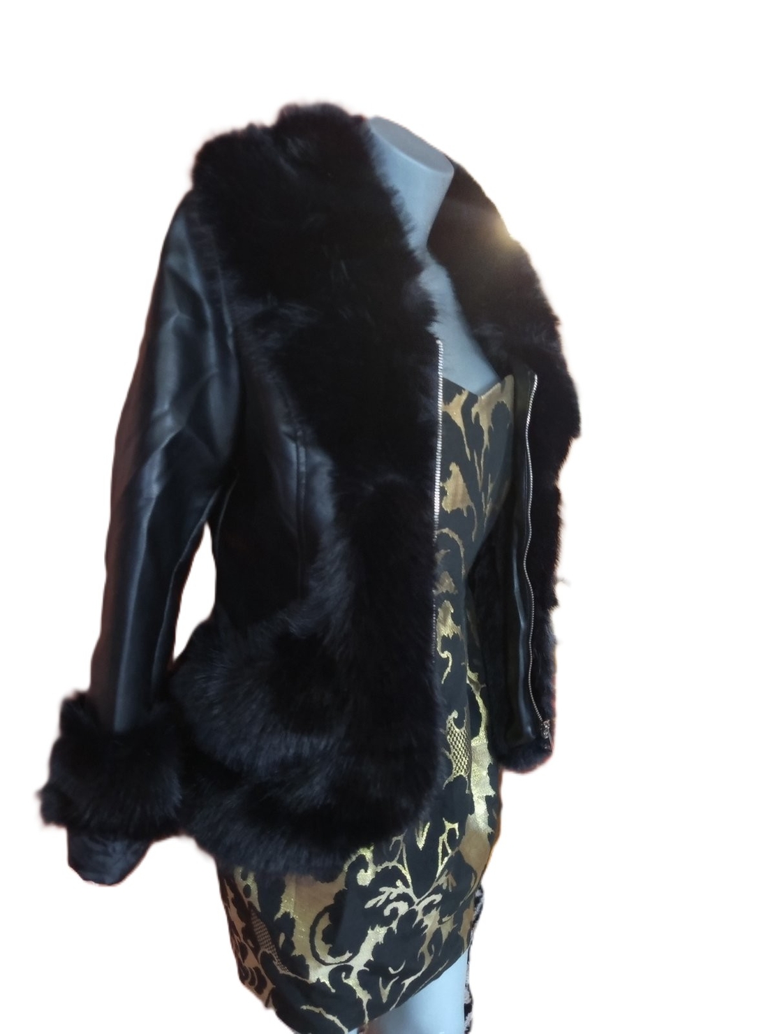 Noir Elegance–дамско кожено яке с плюшена яка XS