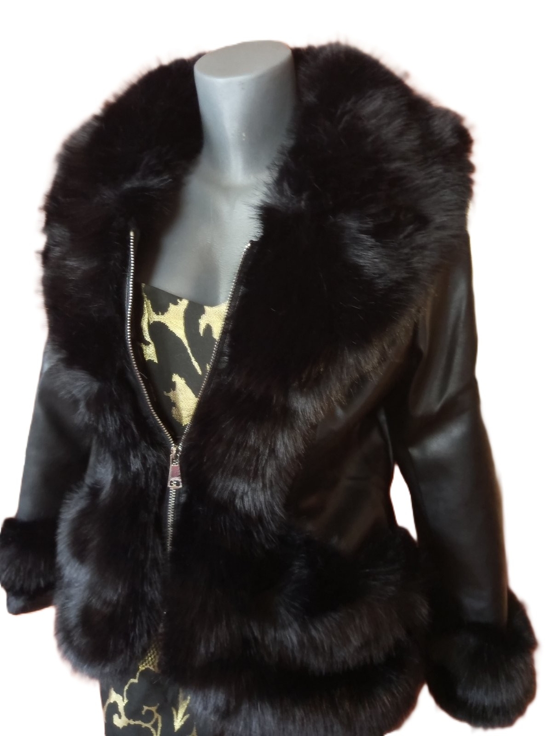 Noir Elegance–дамско кожено яке с плюшена яка XS