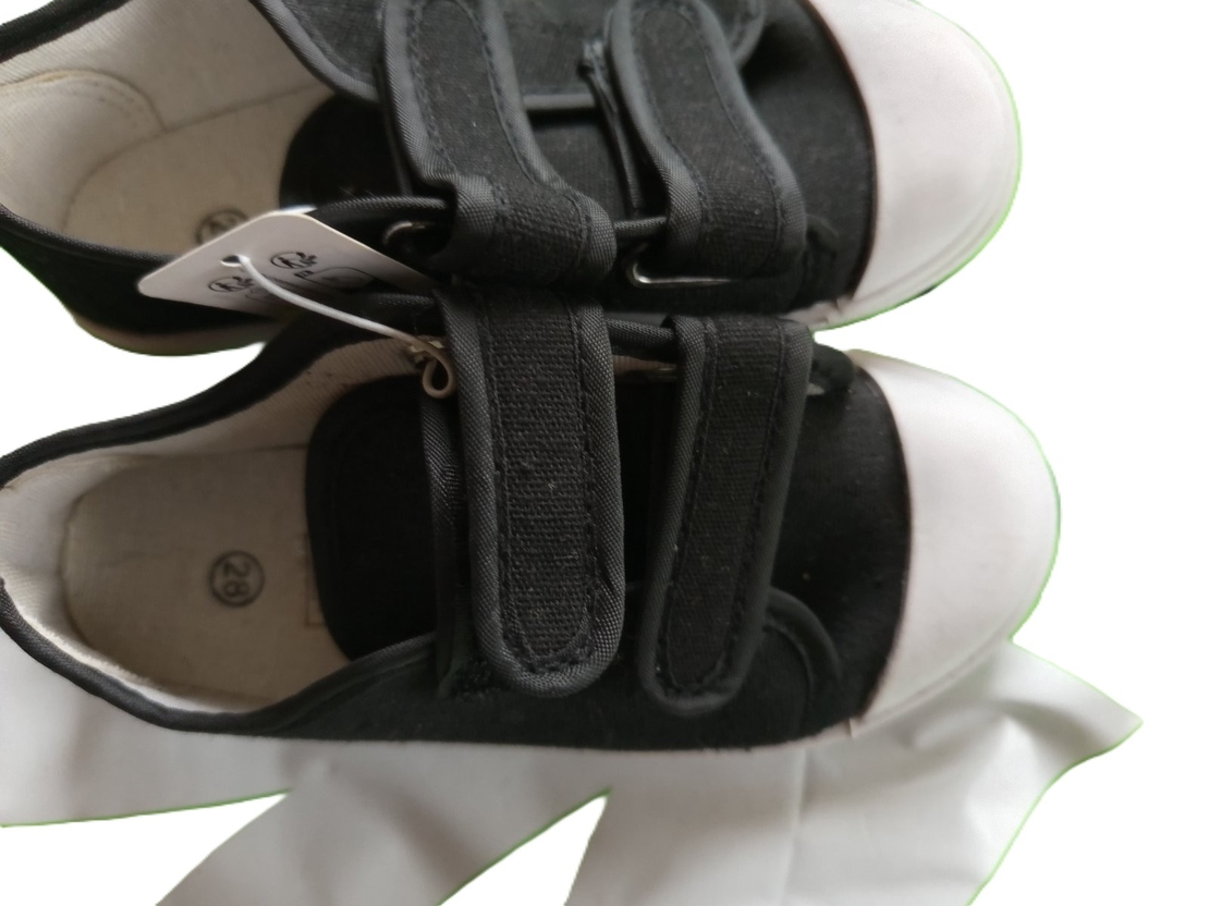 Черни детски платненки с лепенки№25