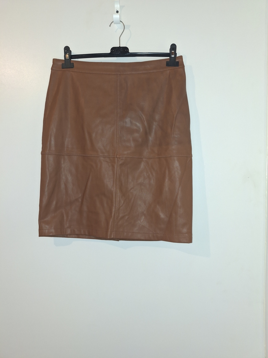 Кожена пола Vila 2015