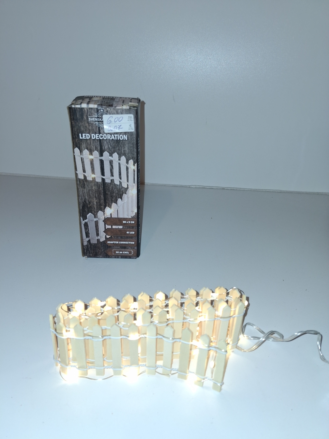 Коледни лампички ограда