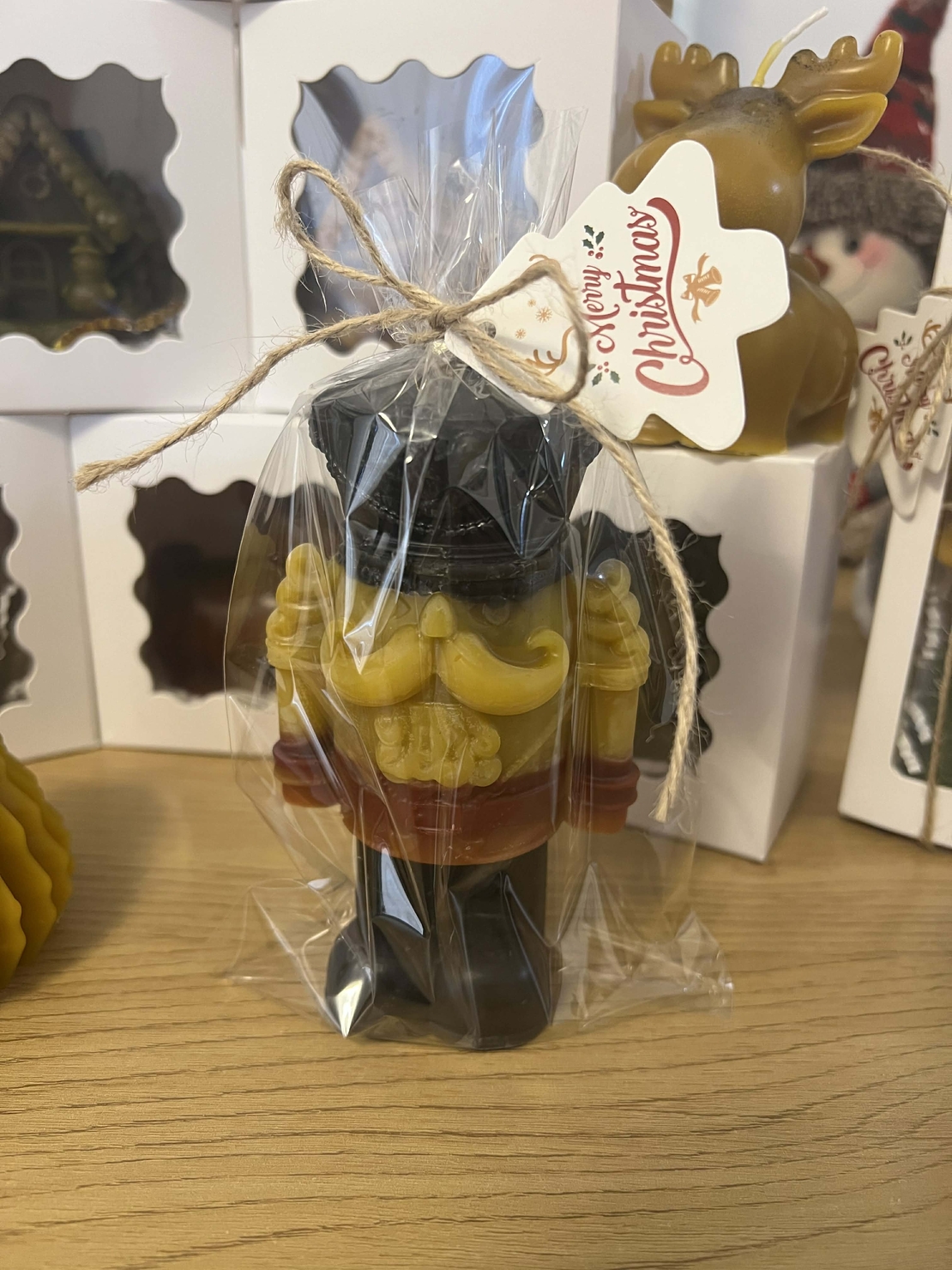 Свещ от пчелен восък Лешникотрошачка