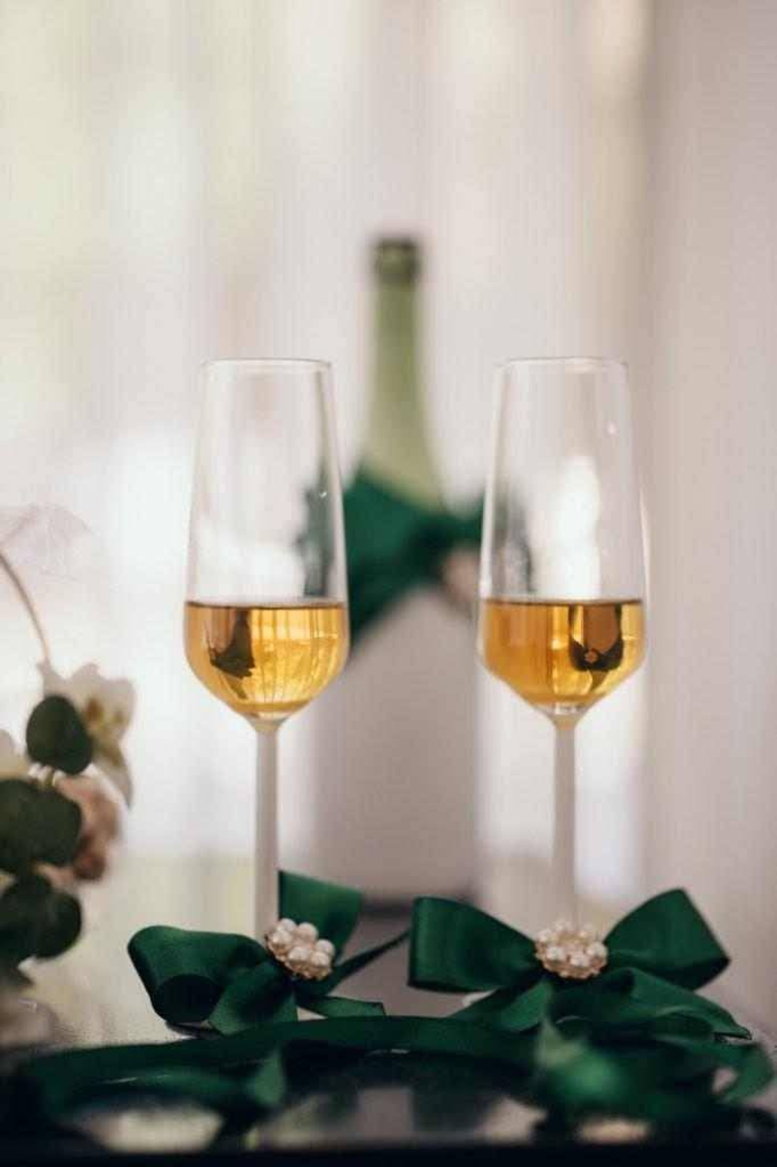 Сватбен комплект – шампанско и чаши