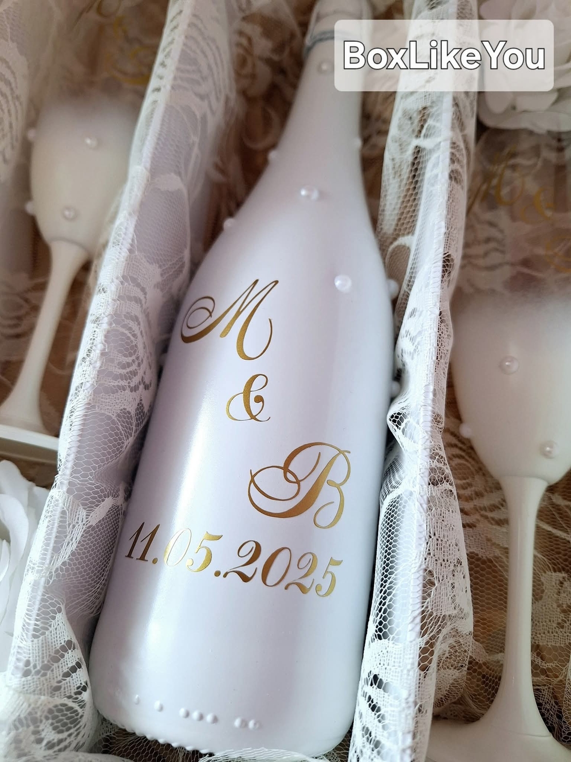 💍 Луксозен Сватбен Комплект с Персонализация - Бутилка, Чаши и Кутия