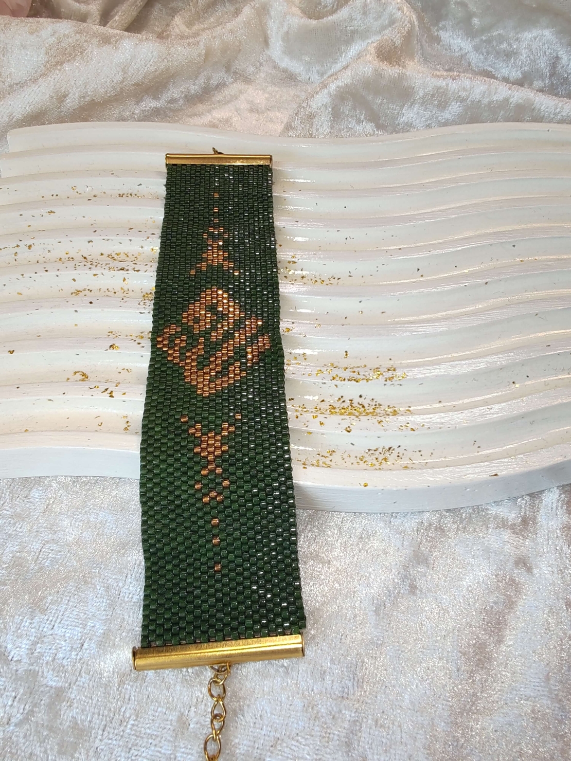 Плоска гривна  с дубайски мотиви