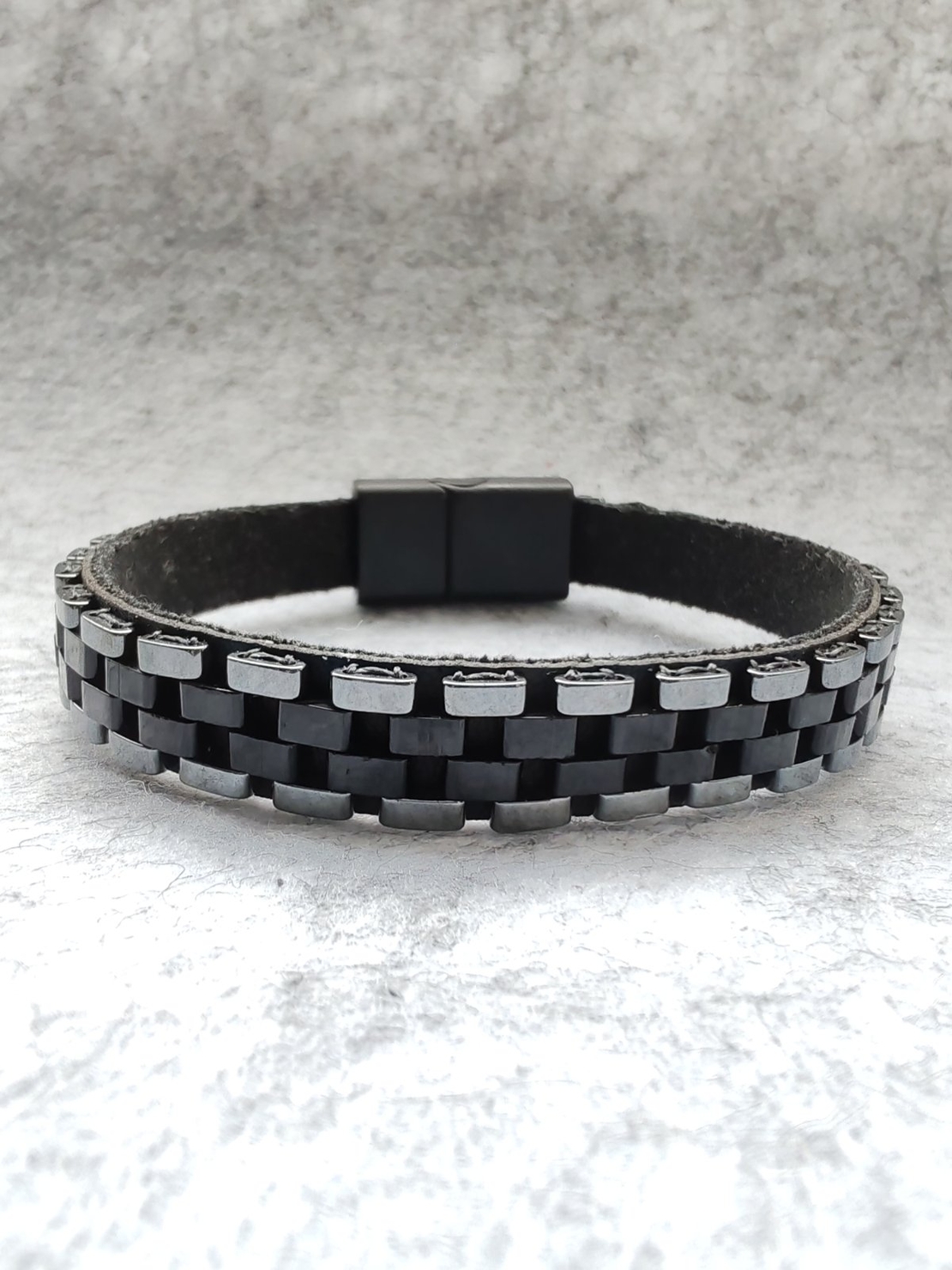 Мъжки гривни от мъниста