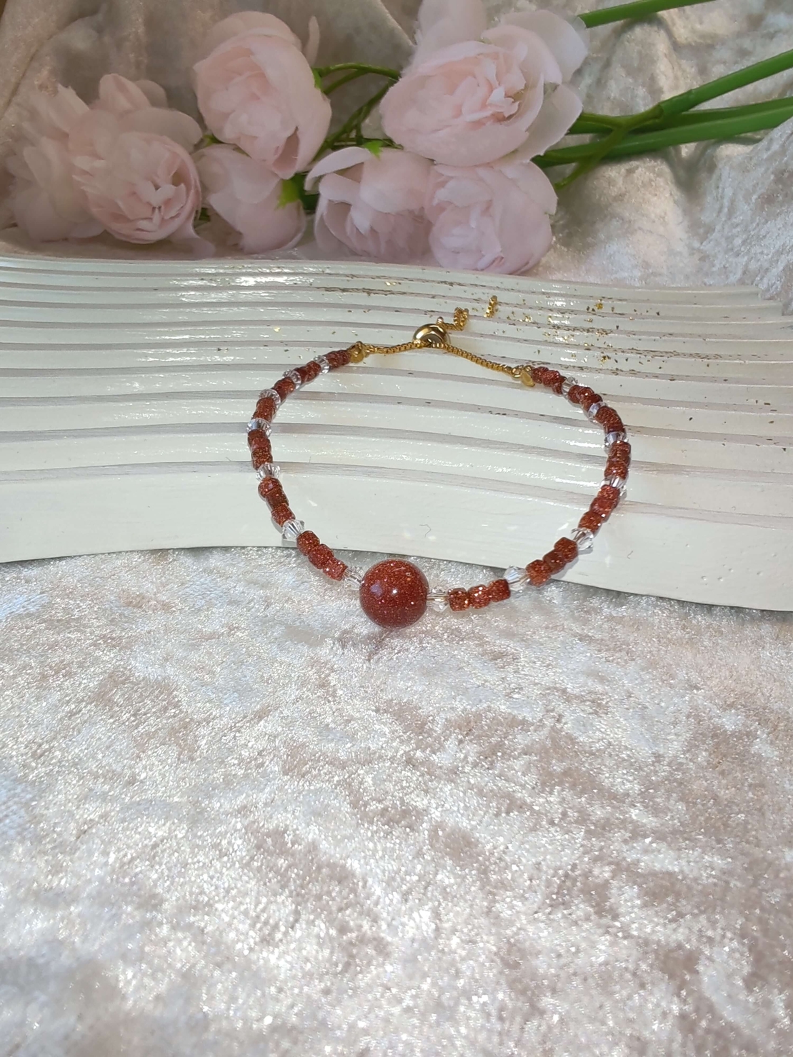 Гривна със слънчев камък