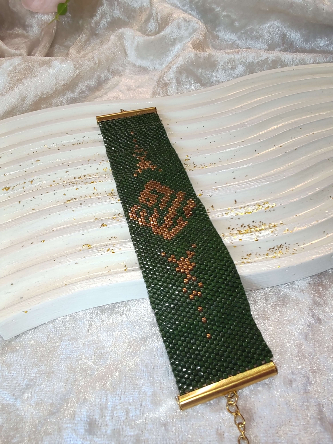 Плоска гривна  с дубайски мотиви