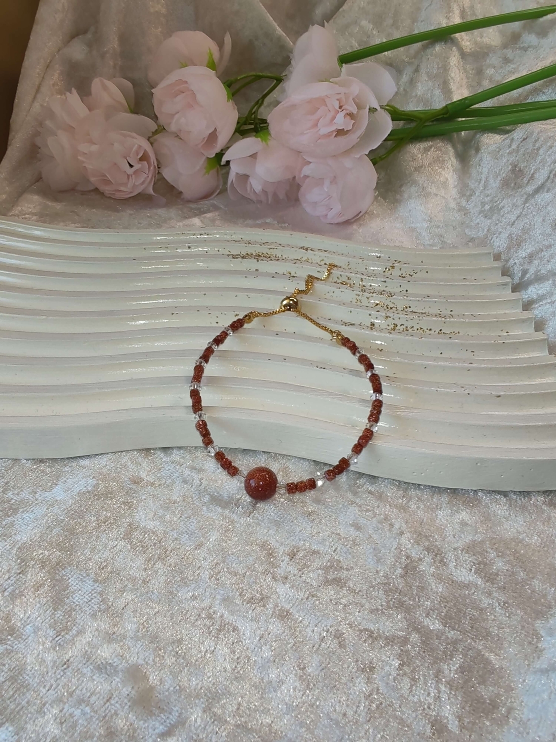 Гривна със слънчев камък