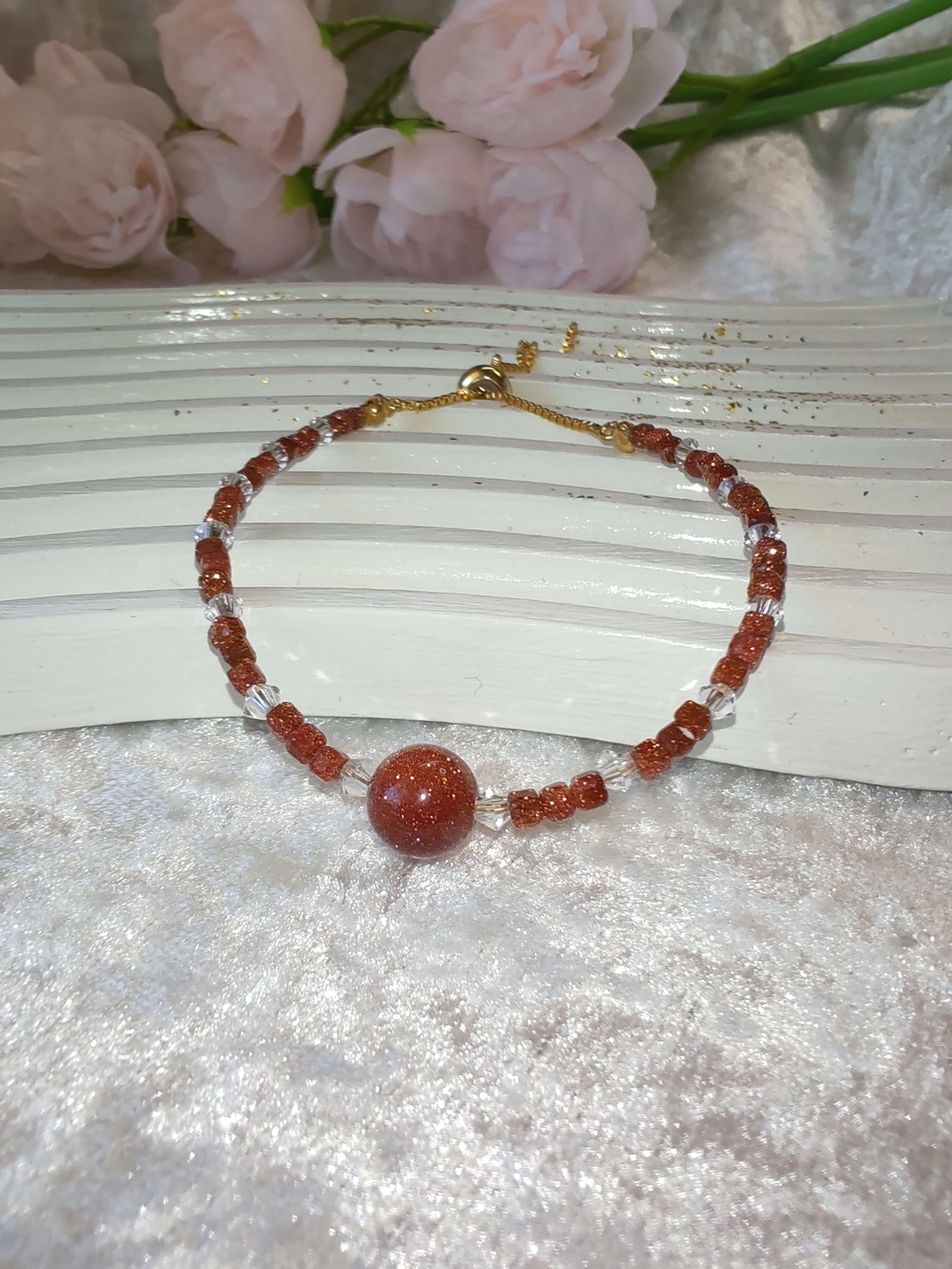 Гривна със слънчев камък