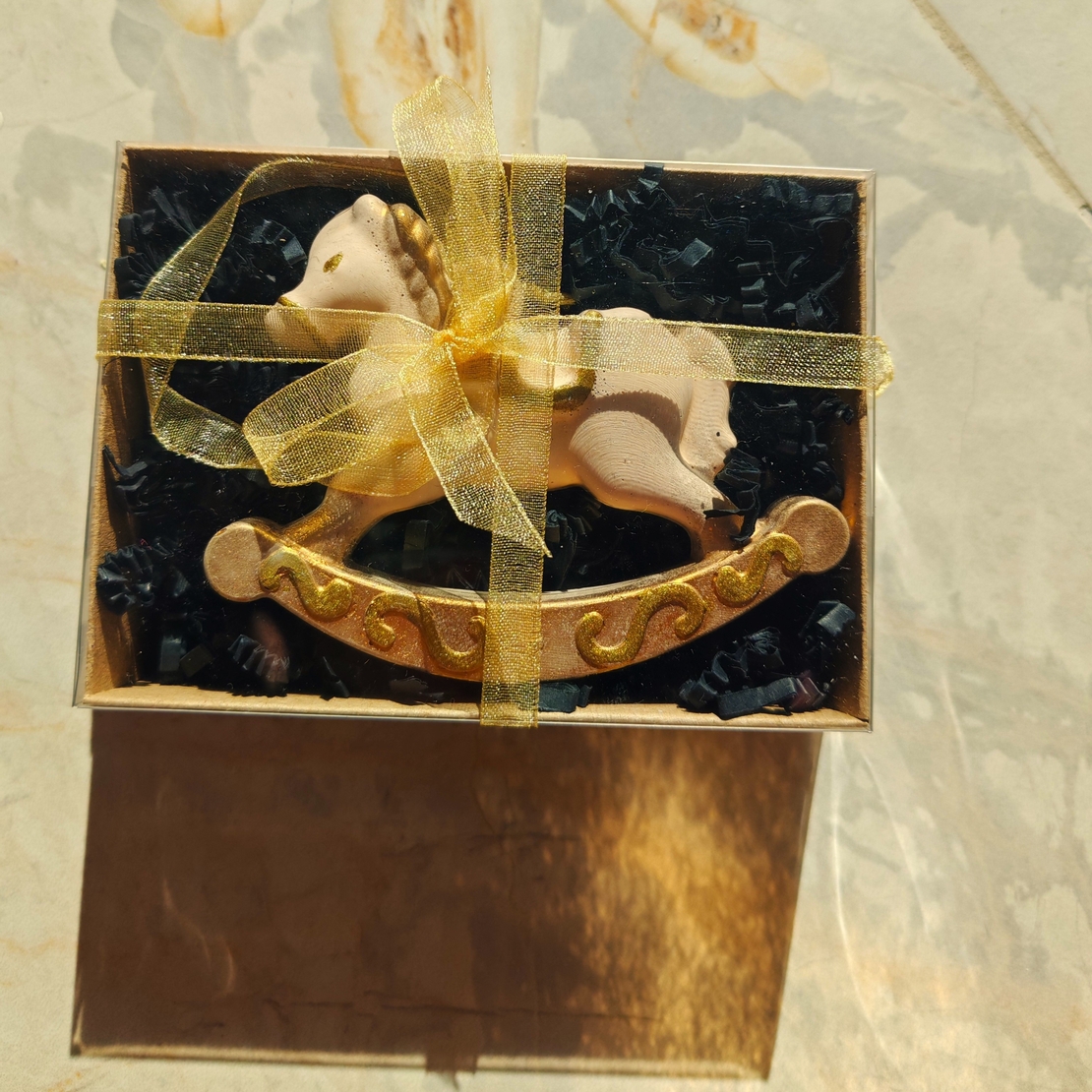 Коледна играчка „Конче“ от еко смола | Елегантна коледна украса и подарък ;