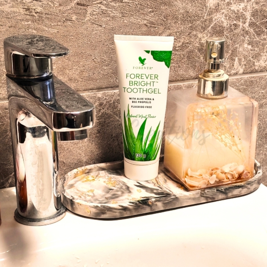 Комплект овална поставка 25 см и кръгла поставка за чаши от еко смола – стил и устойчивост за вашия дом