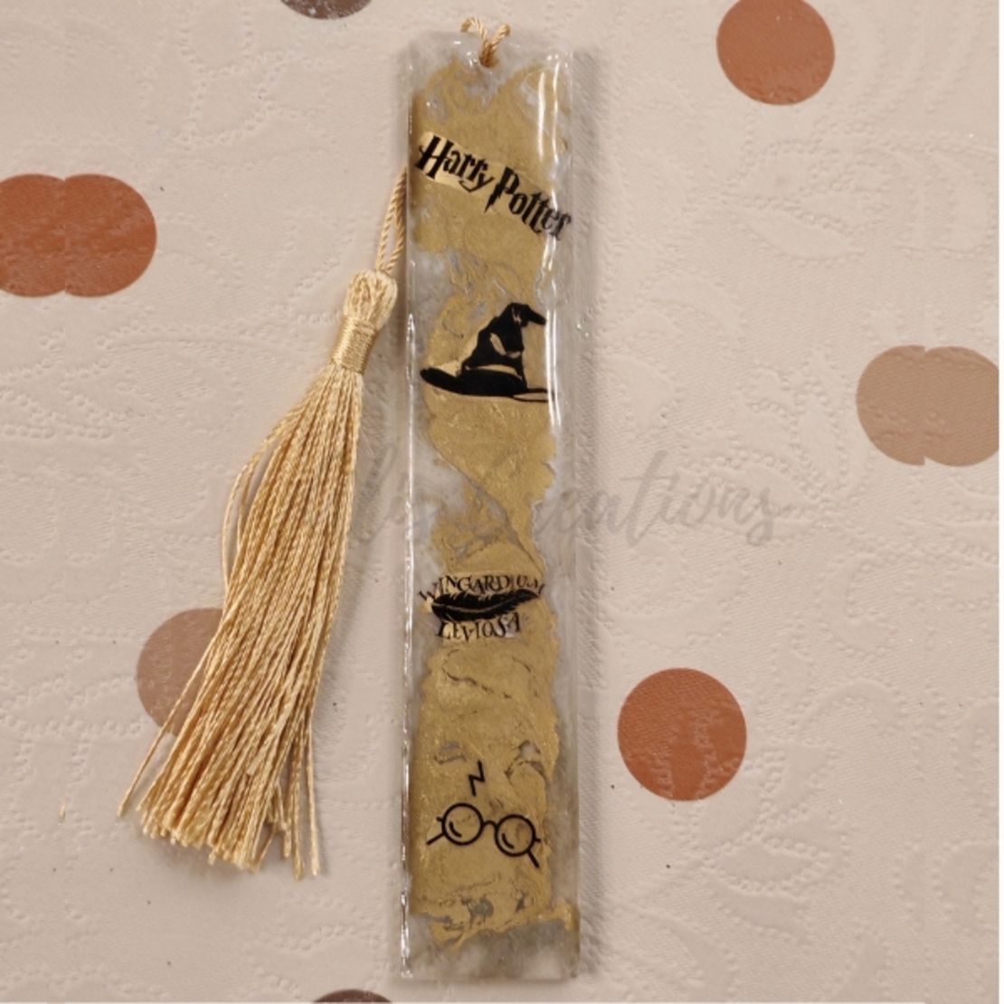 Книгоразделител от епоксидна смола – ръчно изработен, уникален подарък за любители на книгите