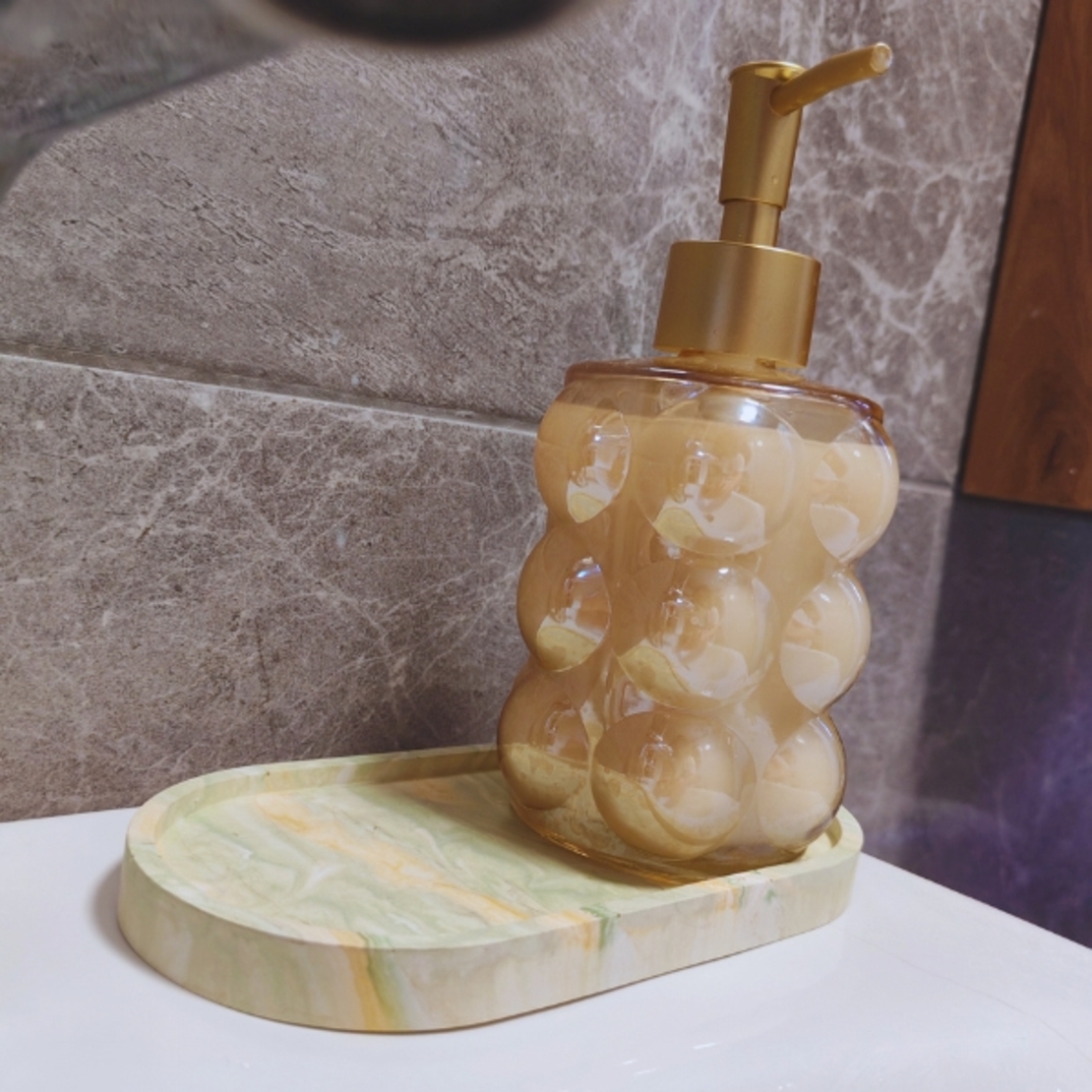 Овална ръчно изработена поставка от еко смола