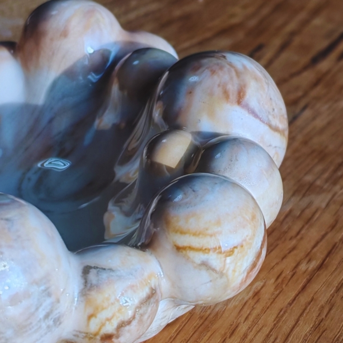 Бъбъл поставка  с гланцов финиш – ръчна изработка, мраморен дизайн