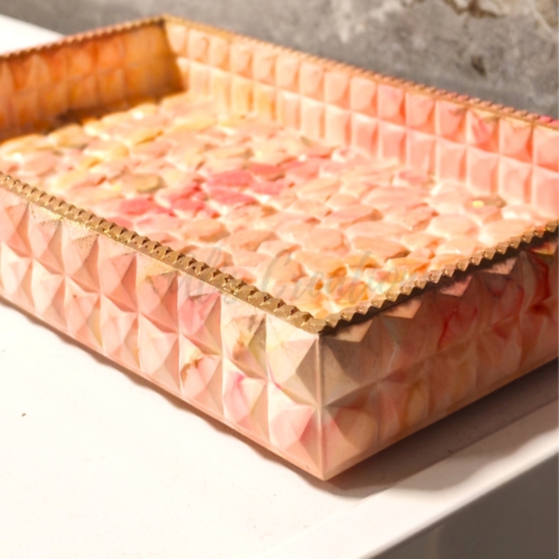 Правоъгълна поставка за бижута от еко смола с 3D ефект на камъчета