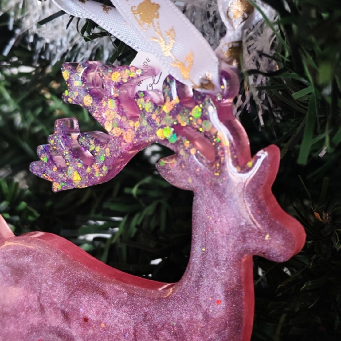 Коледен елен от епоксидна смола – ръчно изработена празнична декорация