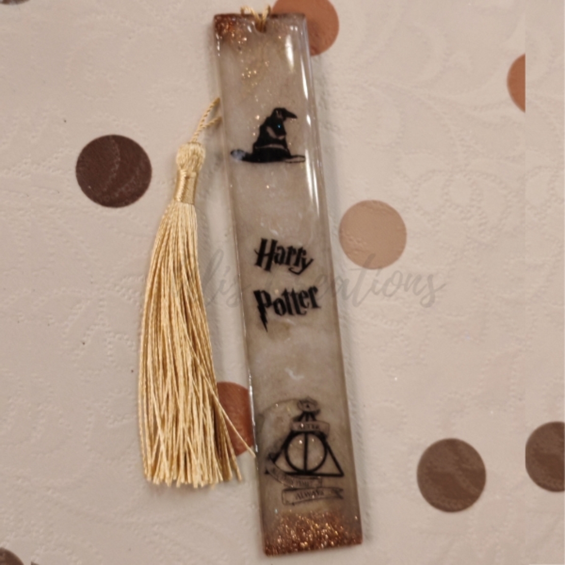 Книгоразделител от епоксидна смола – ръчно изработен, уникален подарък за любители на книгите