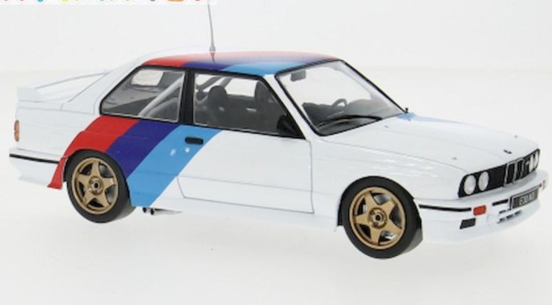 Метална кола BMW M3 E30 1989 WHITE BOX 1:24