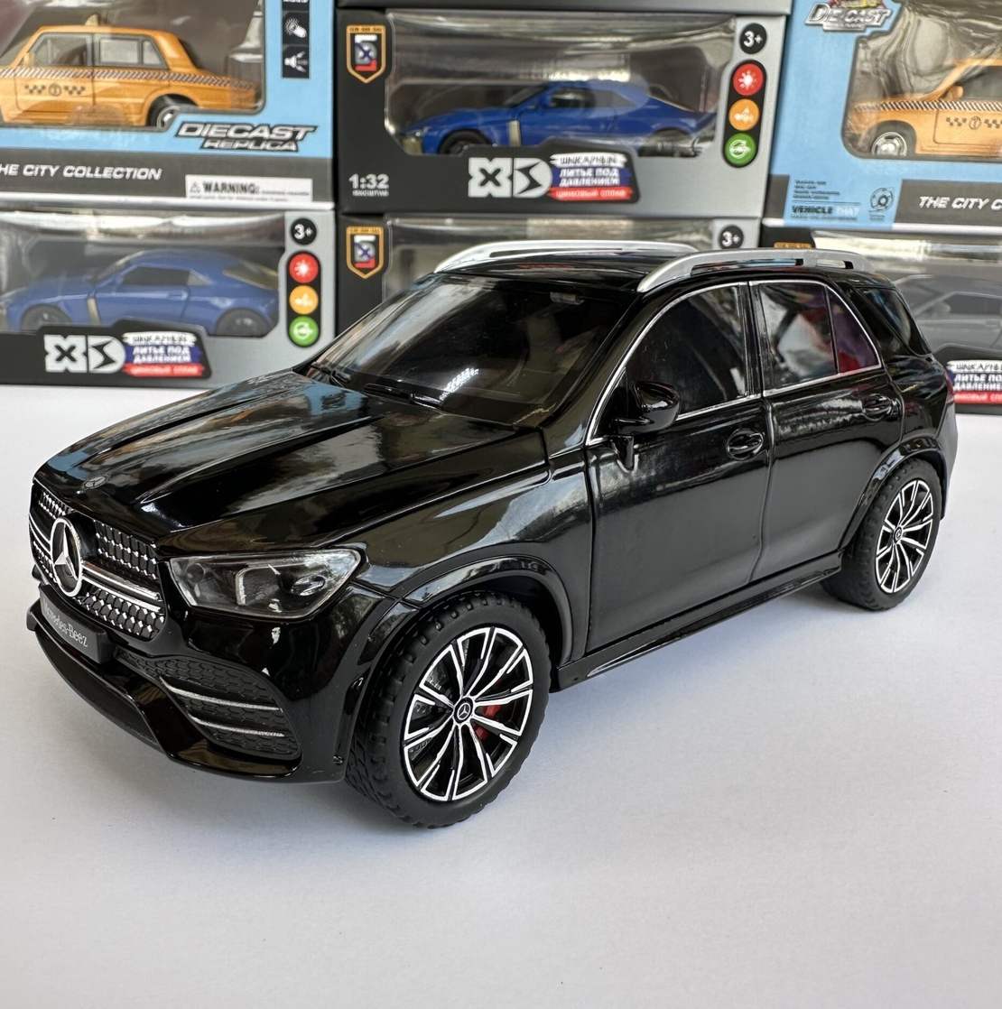 Метална кола с отварящи се врати, светлини и звуци Mercedes-Benz GLE 350 SUV 1:24