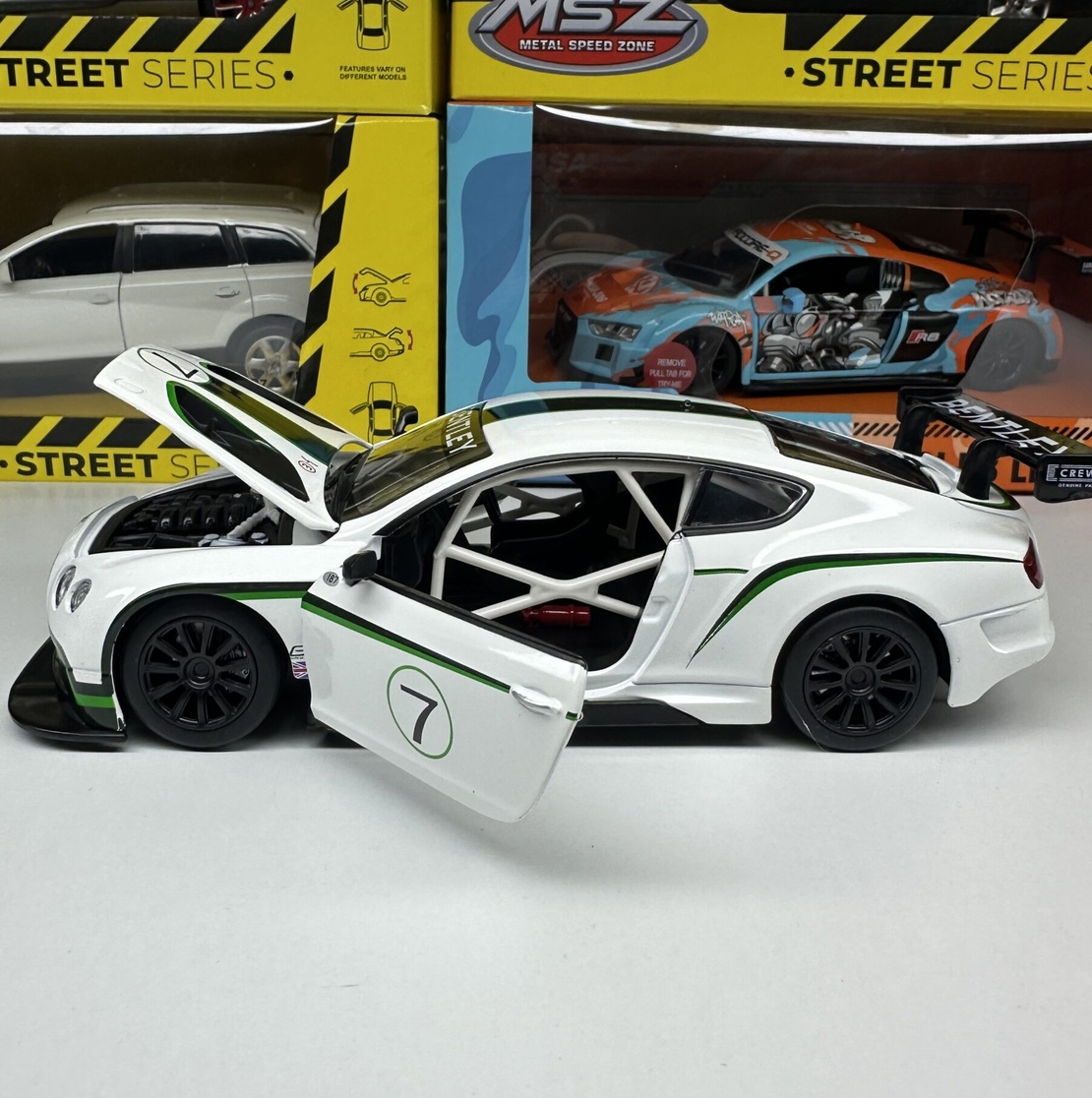 Метална кола с отварящи се врати и капаци MSZ BENTLEY CONTINENTAL GT3 1:24