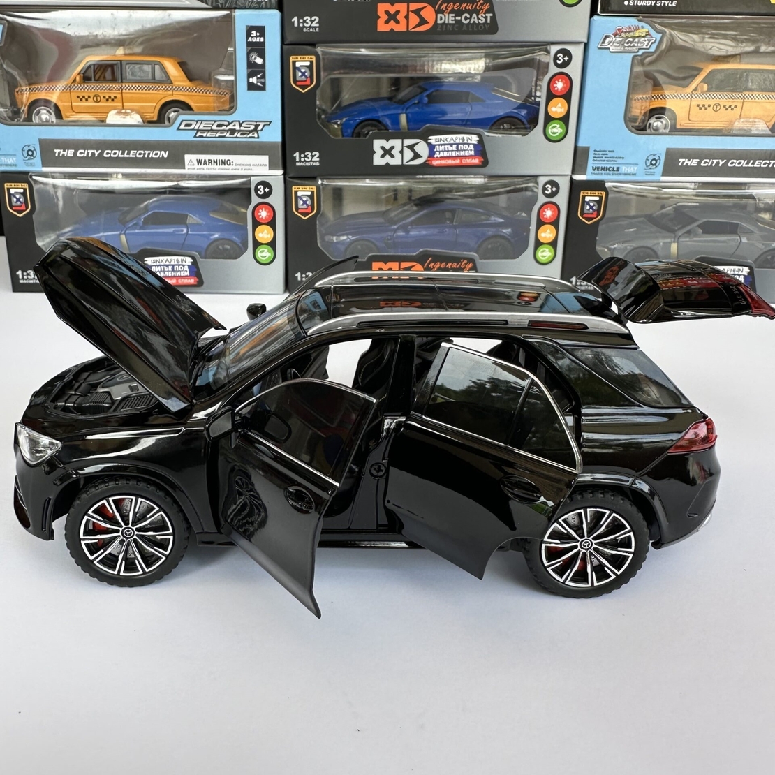 Метална кола с отварящи се врати, светлини и звуци Mercedes-Benz GLE 350 SUV 1:24