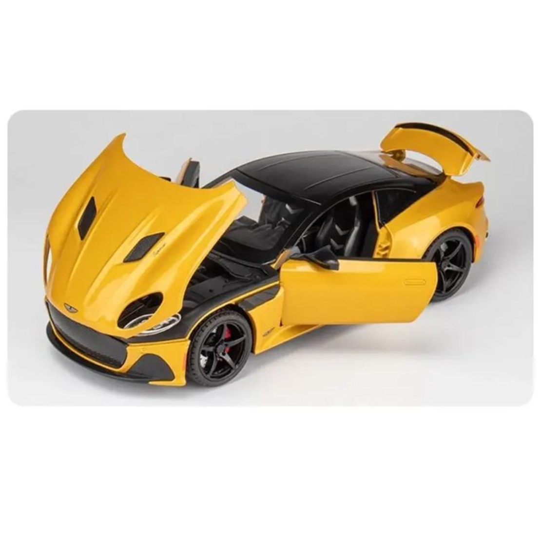 Метална кола с отварящи се врати и капаци светлини и звуци Aston Martin DBS Superleggera 1:24