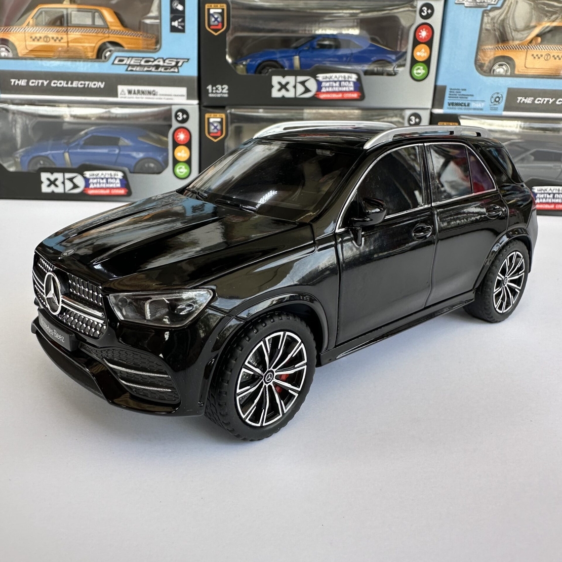 Метална кола с отварящи се врати, светлини и звуци Mercedes-Benz GLE 350 SUV 1:24