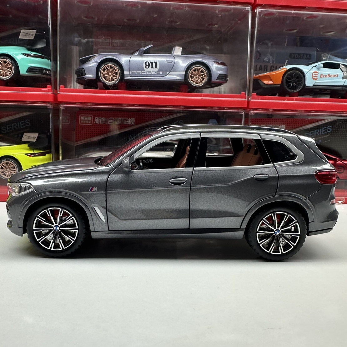 Метална кола с отварящи се врати капаци светлини и звуци BMW X5 1:24