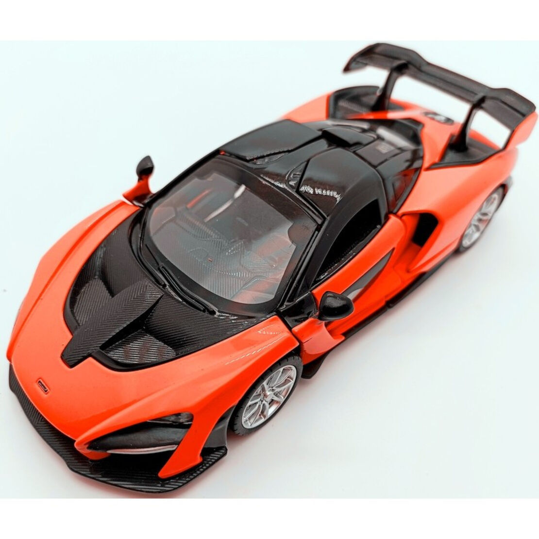 Метална кола MSZ MCLAREN SENNA със звук, светлина и отварящи се врати 1:24