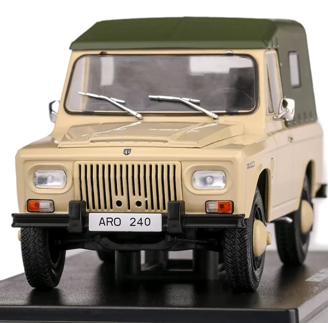 Метална кола ARO 240 Beige and Green - 1978 - Hachette 1:24