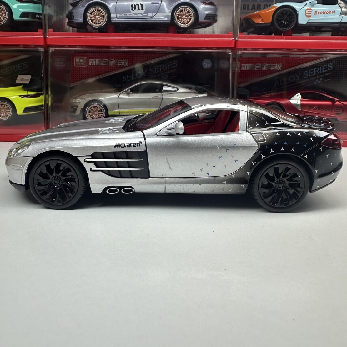 Метална кола с отварящи се врати, светлини и звуци Mercedes SLR McLaren 1:24