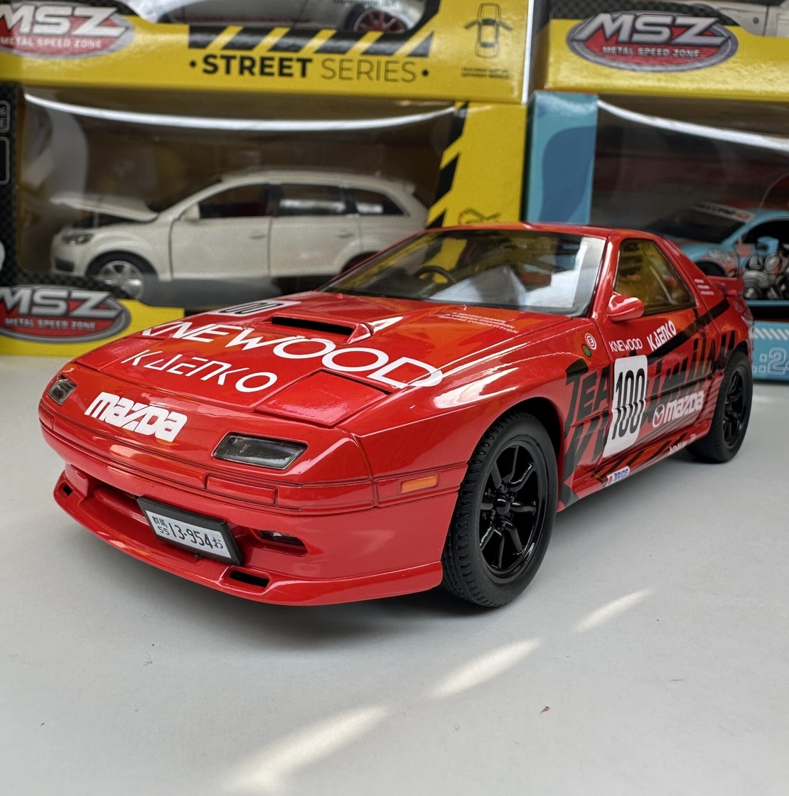 Метална кола с отварящи се врати, капаци, светлини и звуци Mazda RX7 1:24