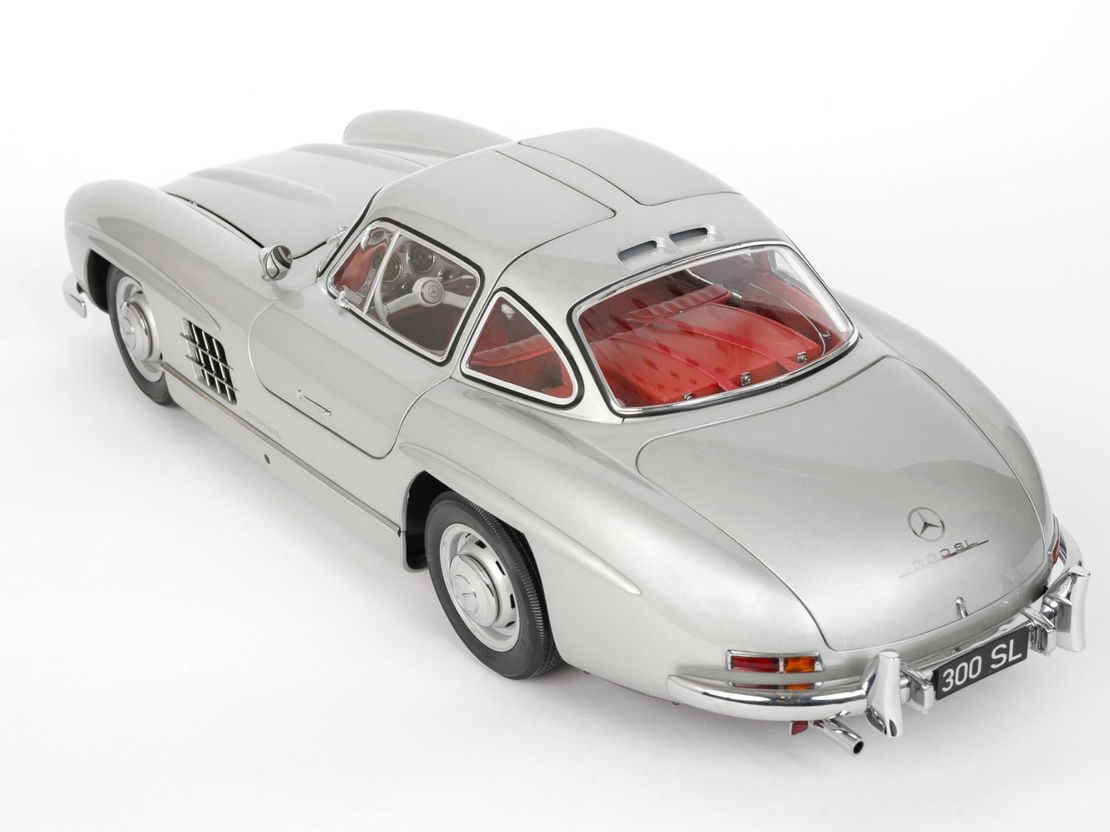 Метална кола с отварящи се врати светлини и звуци Mercedes 300 SL 1:24