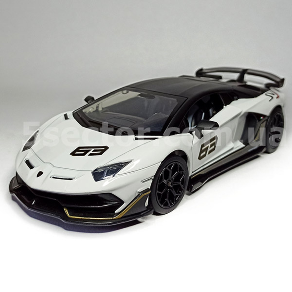 Метална кола с отварящи се врати светлини и звуци Lamborghini Aventador SVJ 63 1:24