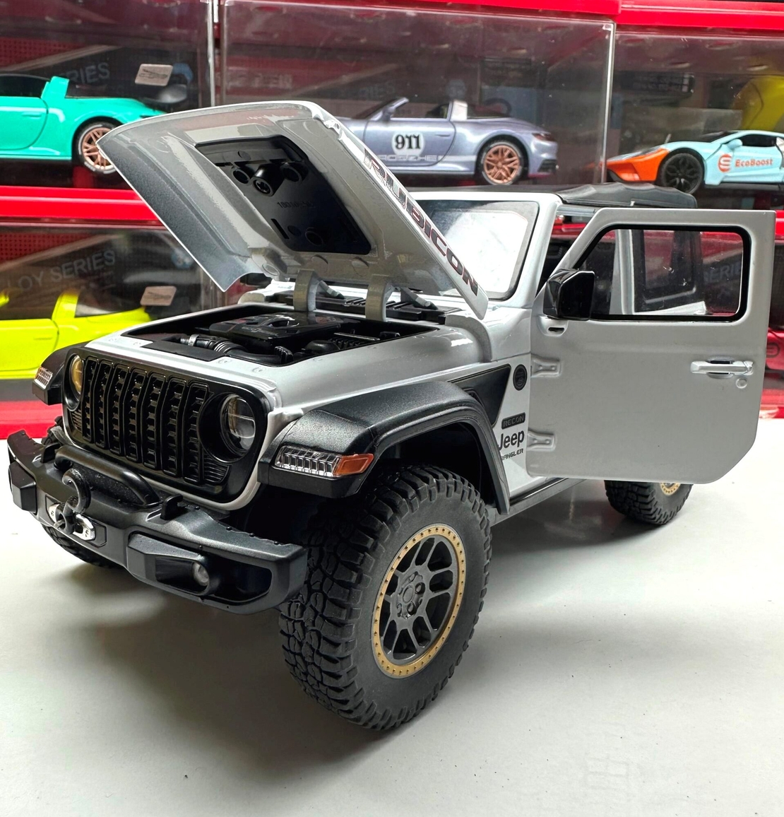 Метален джип с отварящи се врати капаци светлини и звуци Jeep Rubicon 1:18