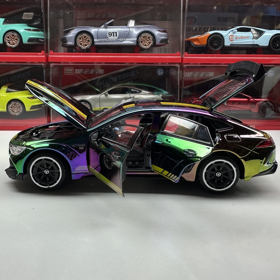 Метална кола с отварящи се врати, светлини и звуци Mercedes-AMG GT63 S 1:24