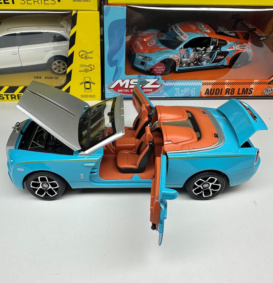 Метална кола с отварящи се врати, капаци, светлини и звуци Rolls Royce Dawn 1:24