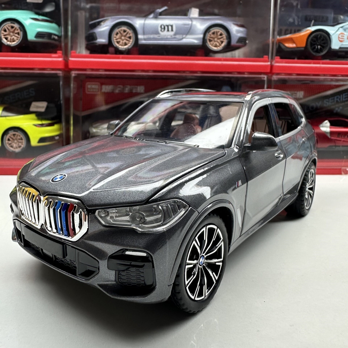 Метална кола с отварящи се врати капаци светлини и звуци BMW X5 1:24