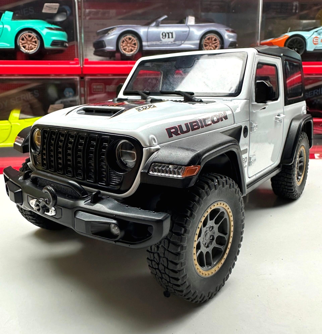 Метален джип с отварящи се врати капаци светлини и звуци Jeep Rubicon 1:18
