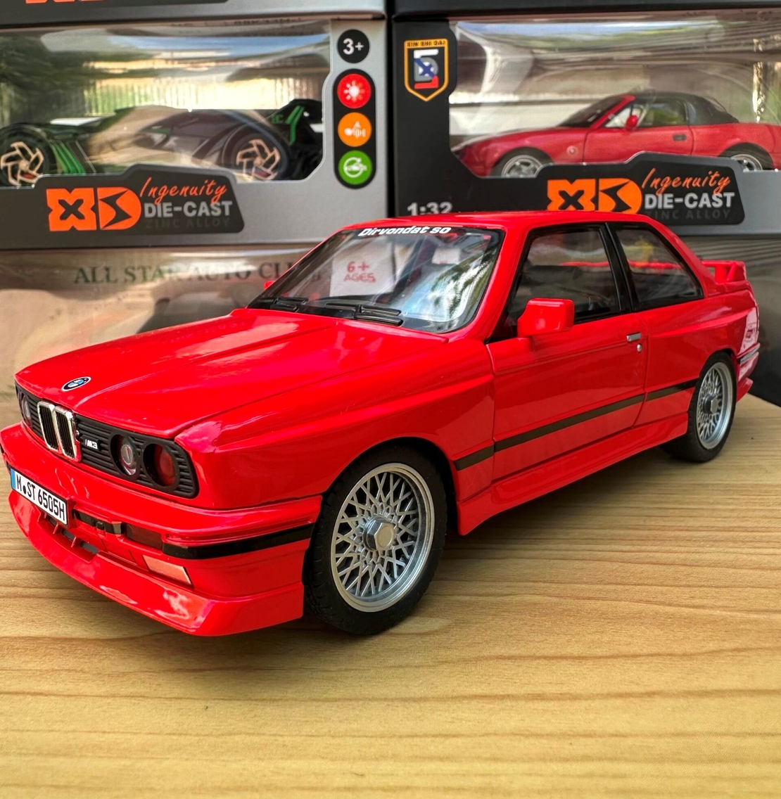 Метална кола с отварящи се врати капаци светлини и звуци BMW M3 E30 1:24