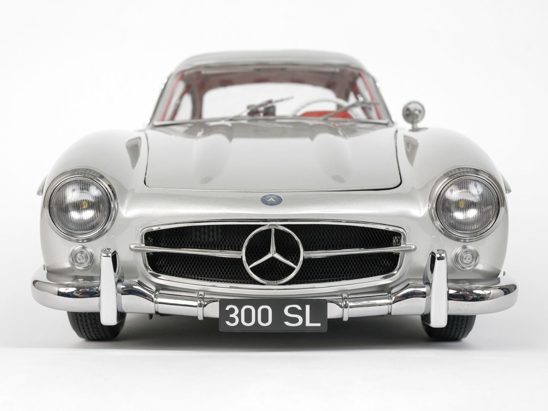 Метална кола с отварящи се врати светлини и звуци Mercedes 300 SL 1:24