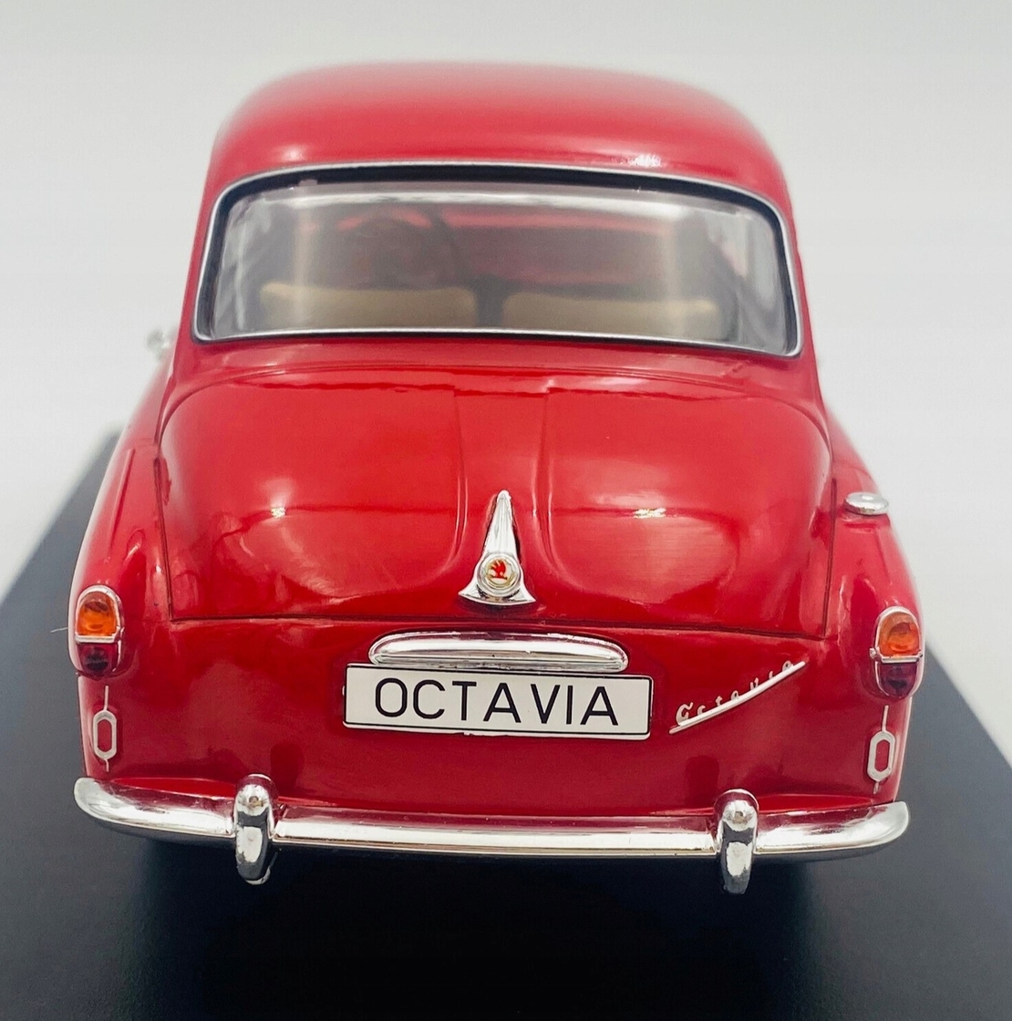 Метална кола Skoda Octavia Super Red 1959 WHITE BOX 1:24