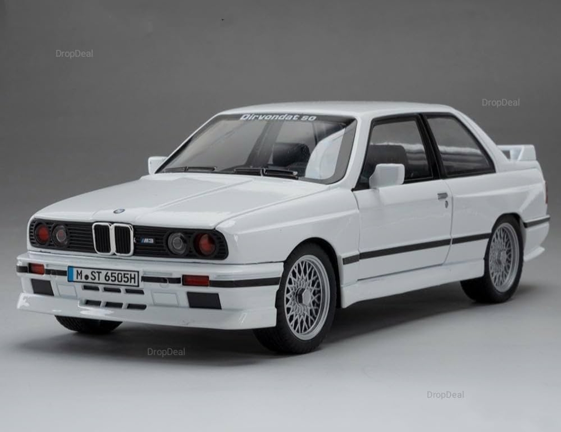 Метална кола с отварящи се врати капаци светлини и звуци BMW M3 E30 1:24