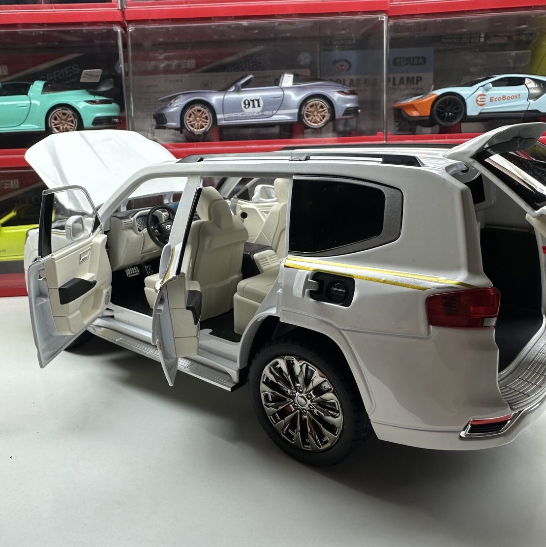 Метален джип с отварящи се врати капаци светлини и звуци Toyota Land Cruiser 1:18