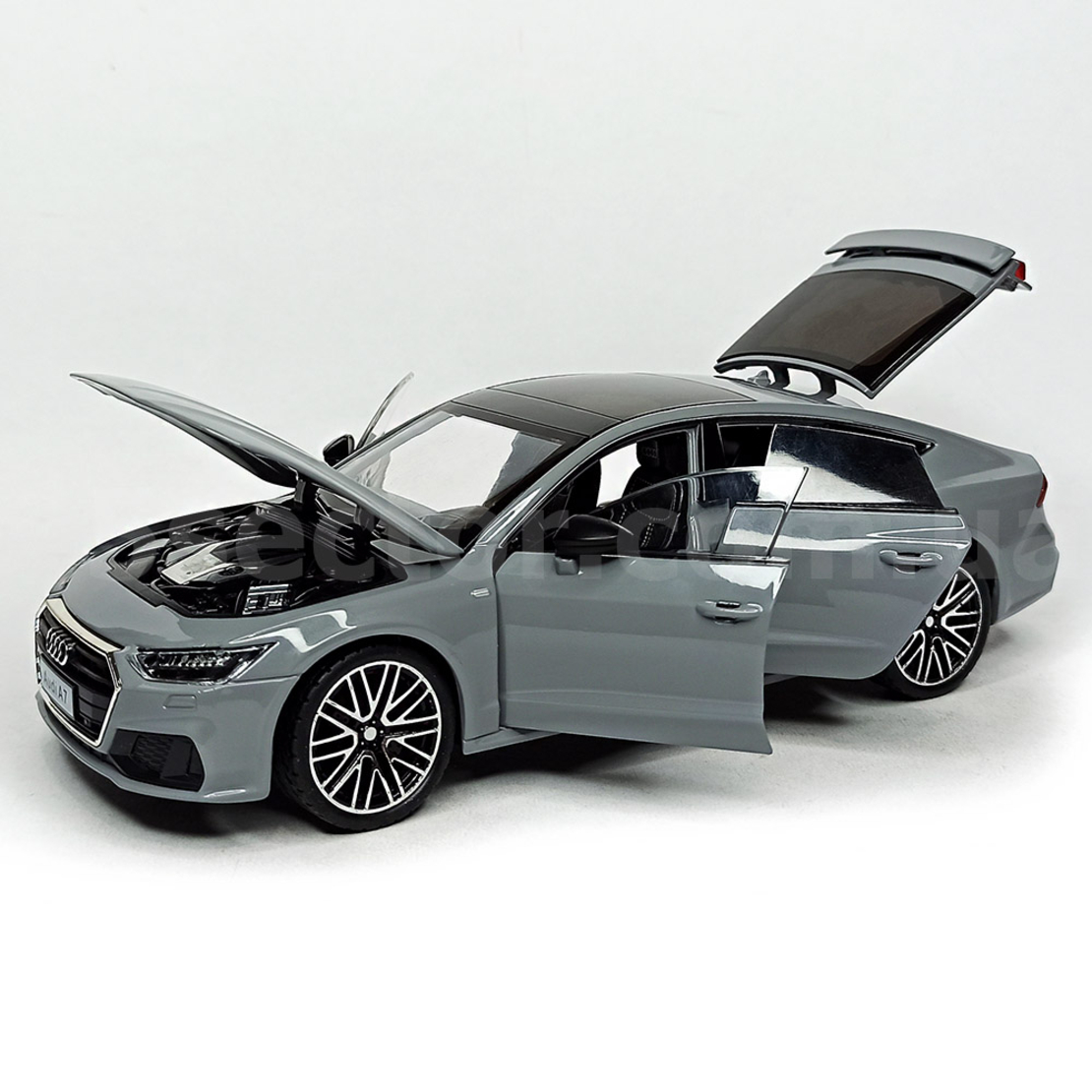 Метална кола с отварящи се врати светлини и звуци Audi A7 1:24