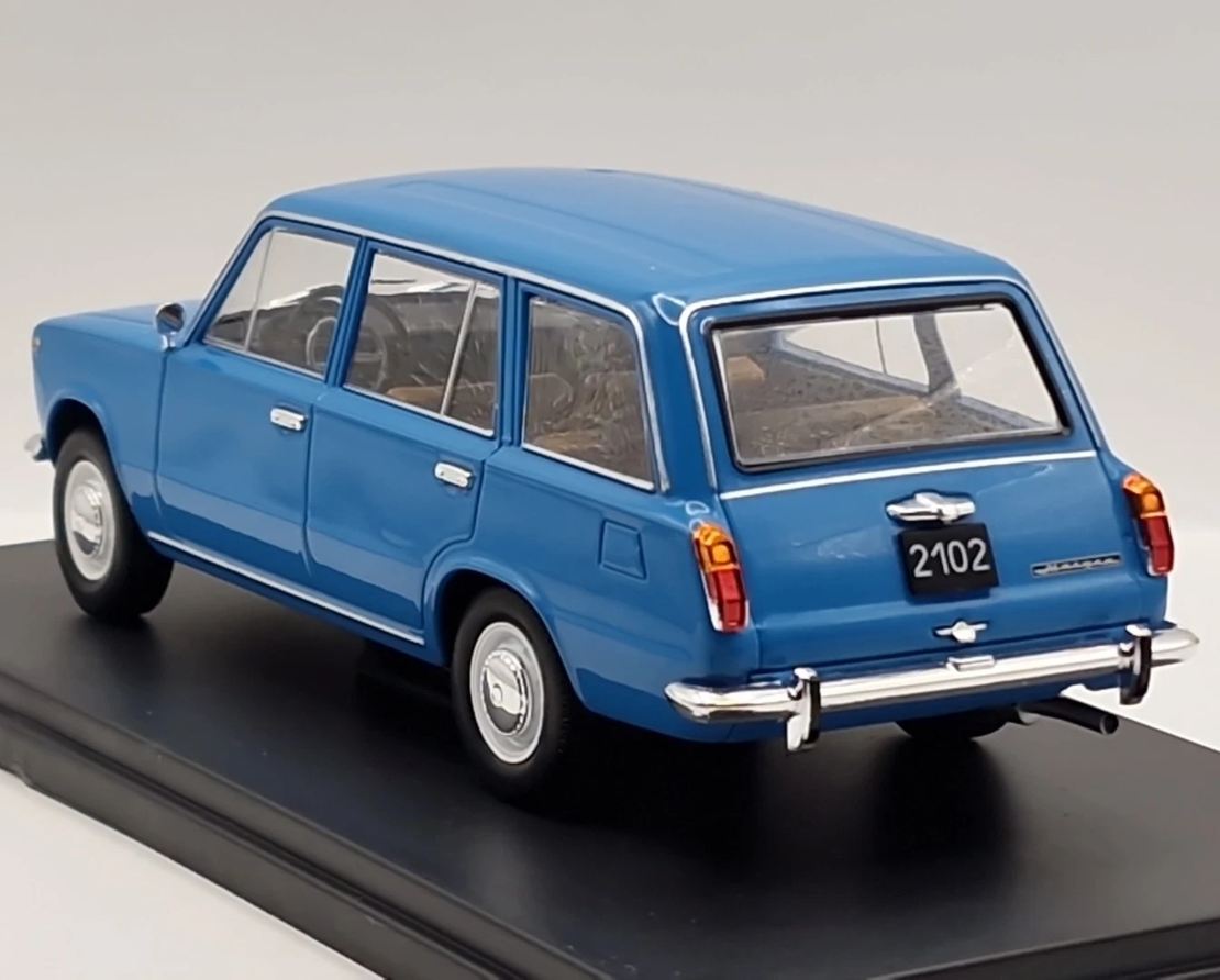 Метална кола Lada 2102 Kombi 1971 WHITE BOX 1:24
